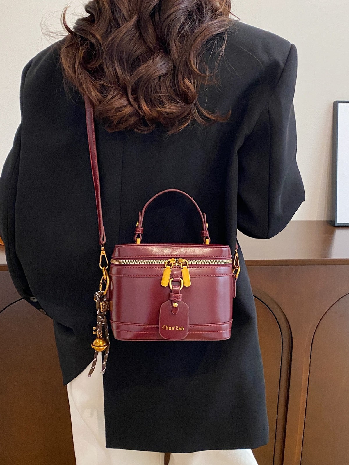 Women’s Premium Vintage Bucket Bag - Retro Chic Top Handle Crossbody Purse for Stylish Casual Use